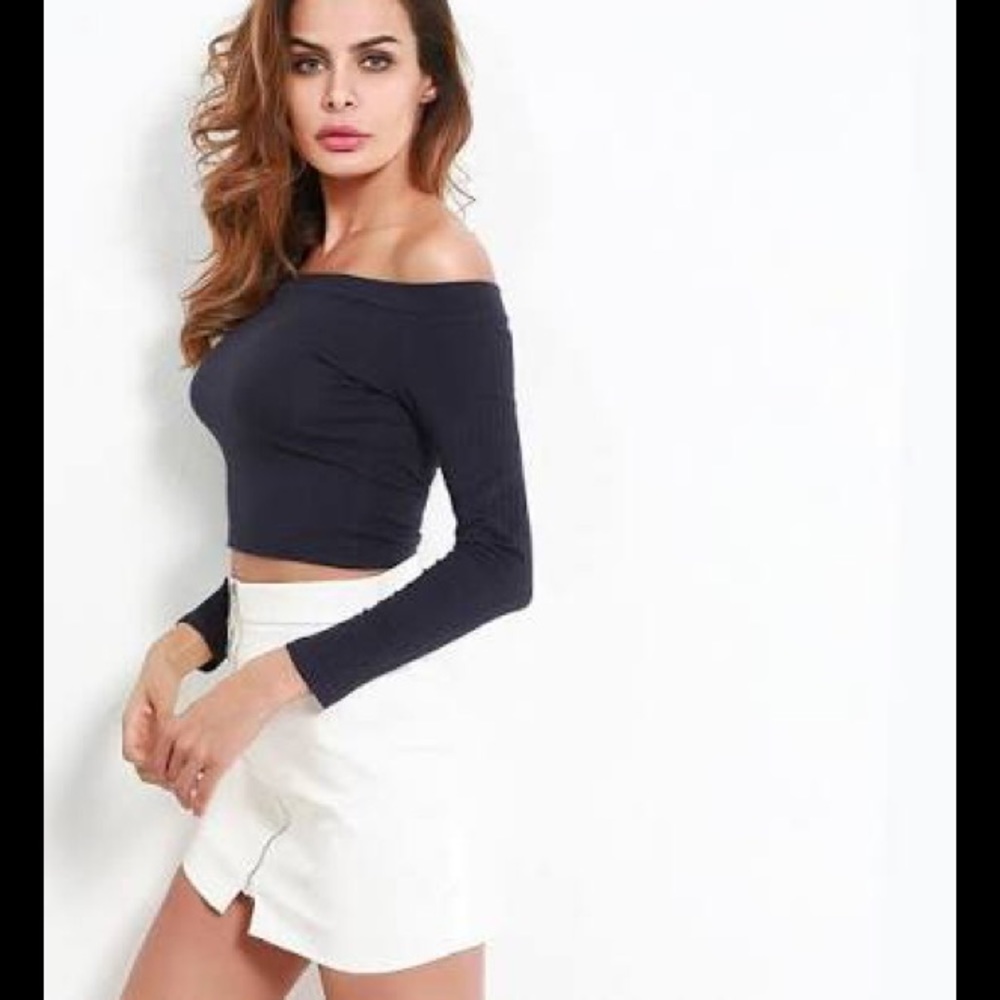 ❌❌SOLD❌❌🆕•GUESS•Off Shoulder Navy Blue Knit - Picture 1 of 5